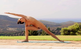 Sexy Teen Starts Her Mornings With A Nude Yoga Routine