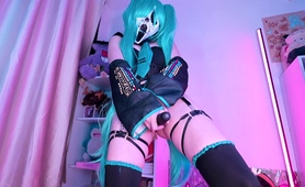exotic-camgirl-in-lingerie-masturbates-with-her-favorite-toy